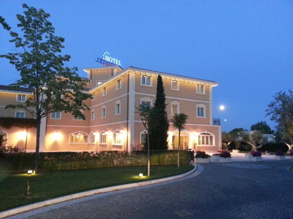 Hotel Villa Michelangelo Citta Sant'Angelo Exterior foto