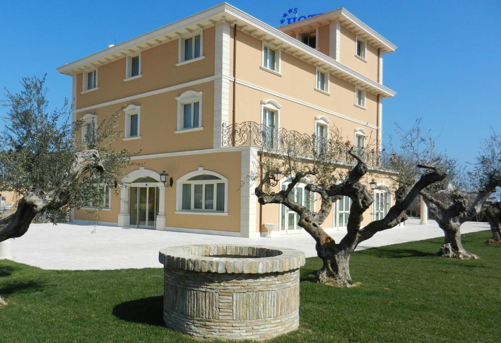 Hotel Villa Michelangelo Citta Sant'Angelo Exterior foto